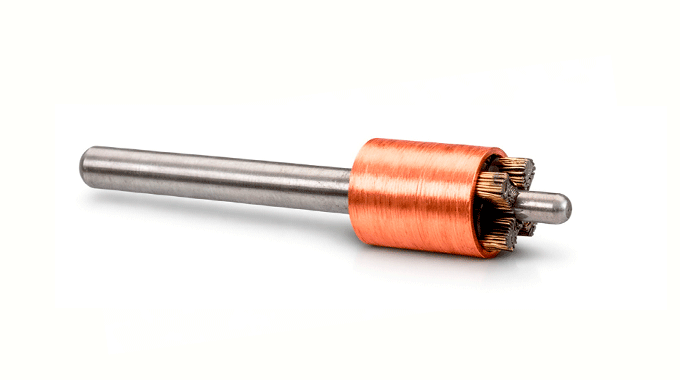 cepillo de masa en cruz para operaciones de limpieza y masa en aeroestructuras